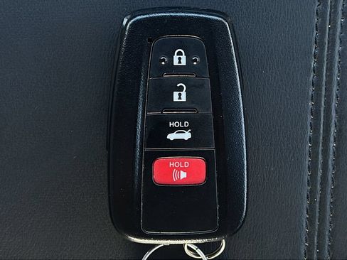 Used 2021 Toyota Avalon XSE FWD image 23