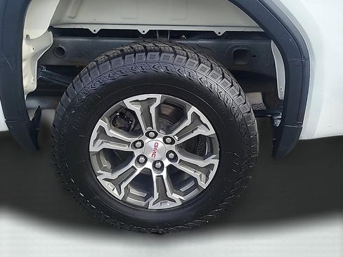 Used 2022 GMC Sierra 1500 SLE w/ X31 Off-Road Package AWD/4WD image 9