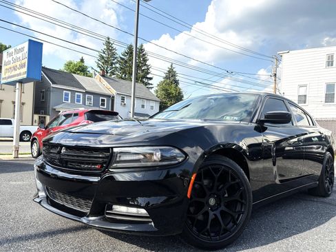 Used 2015 Dodge Charger SXT RWD image 1