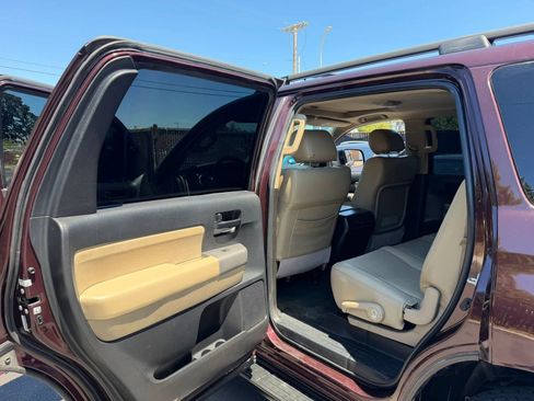 Used 2013 Toyota Sequoia SR5 AWD/4WD image 10