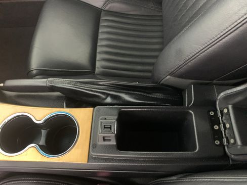 Used 2004 Ford Thunderbird image 27