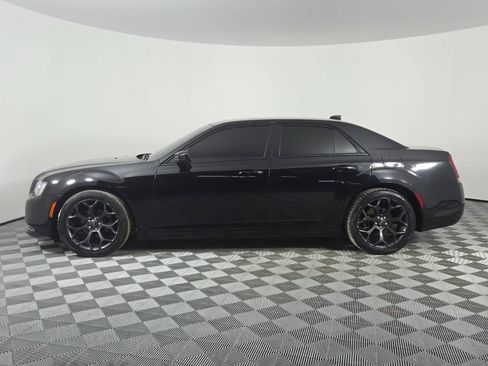 Used 2019 Chrysler 300 S RWD image 4