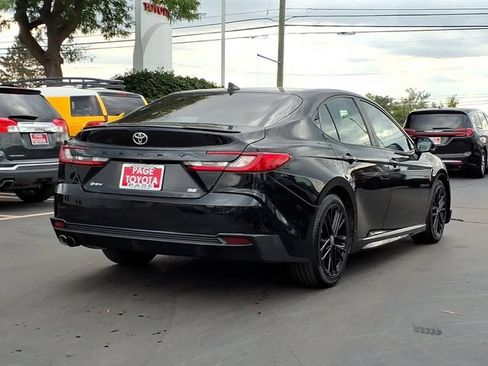 Used 2025 Toyota Camry SE FWD image 4