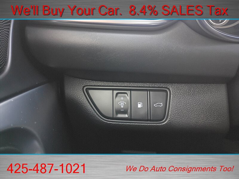 Used 2025 Genesis G70 2.5T RWD image 22
