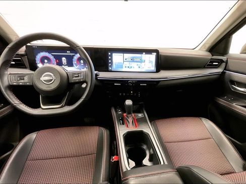 Certified 2025 Nissan Kicks SR image 14