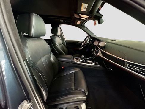 Used 2021 BMW X7 M50i image 32