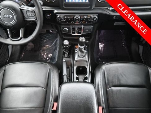 Used 2023 Jeep Gladiator Willys image 32