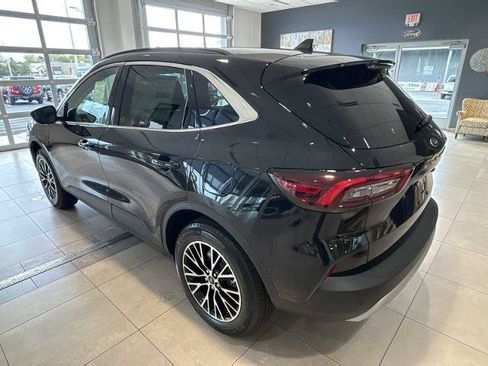 Certified 2026 Ford Escape SE FWD image 5