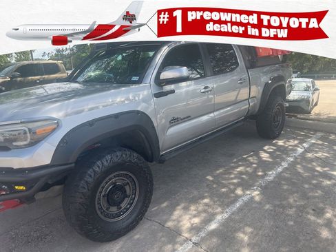 Used 2017 Toyota Tacoma TRD Off-Road AWD/4WD image 1