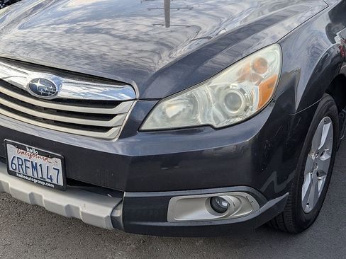 Used 2011 Subaru Outback 2.5i Limited image 23