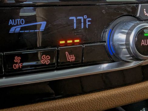 Certified 2023 BMW 530i xDrive w/ Premium Package image 23