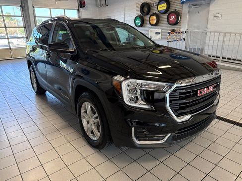 Used 2023 GMC Terrain SLE w/ Driver Convenience Package image 1