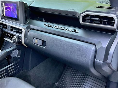 Certified 2025 Toyota Tacoma SR AWD/4WD image 17
