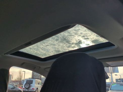 Used 2018 Toyota RAV4 XLE image 21