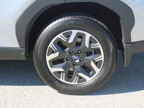 Used 2026 Subaru Forester Premium image 31