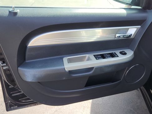 Used 2009 Chrysler Sebring Touring image 9