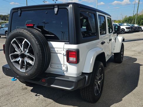 Used 2024 Jeep Wrangler Sport S image 6