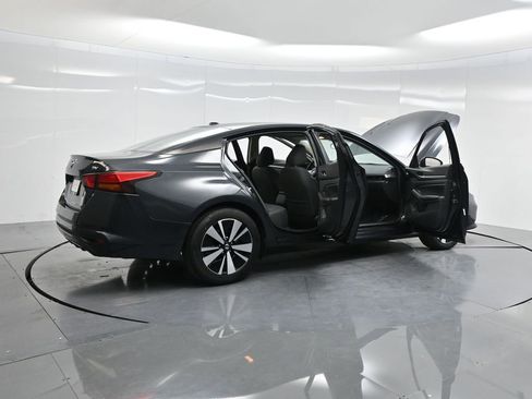 Used 2022 Nissan Altima 2.5 SV image 5