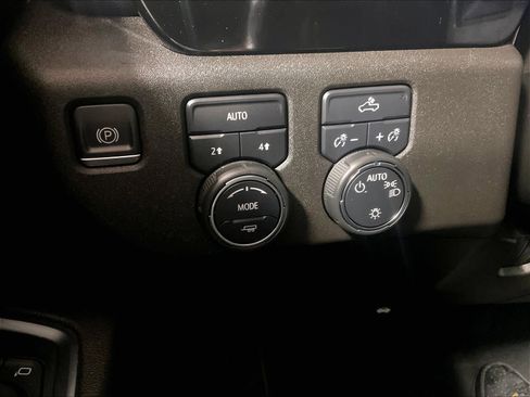 Used 2022 Chevrolet Silverado 1500 LT image 25