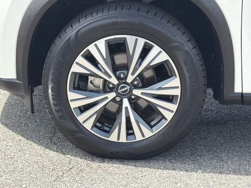 Used 2023 Nissan Rogue SV FWD image 11