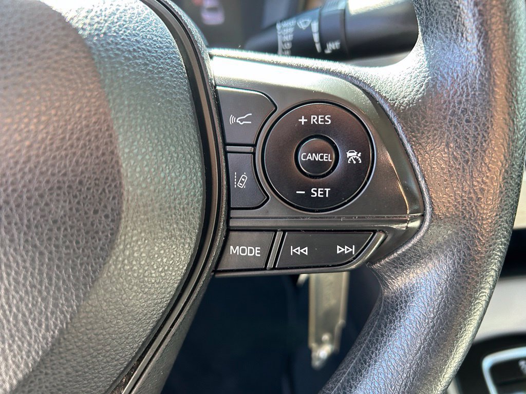 Used 2020 Toyota Corolla LE FWD image 11