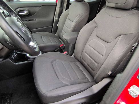 Used 2018 Jeep Renegade Latitude w/ UConnect 8.4 Nav Group image 17