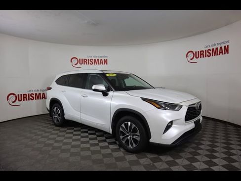 Used 2022 Toyota Highlander XLE AWD/4WD image 12