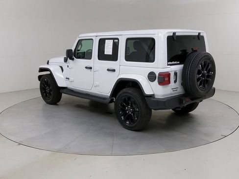 Used 2025 Jeep Wrangler Unlimited Sahara AWD/4WD image 16