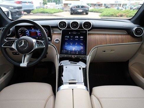Used 2024 Mercedes-Benz GLC 300 4MATIC image 25