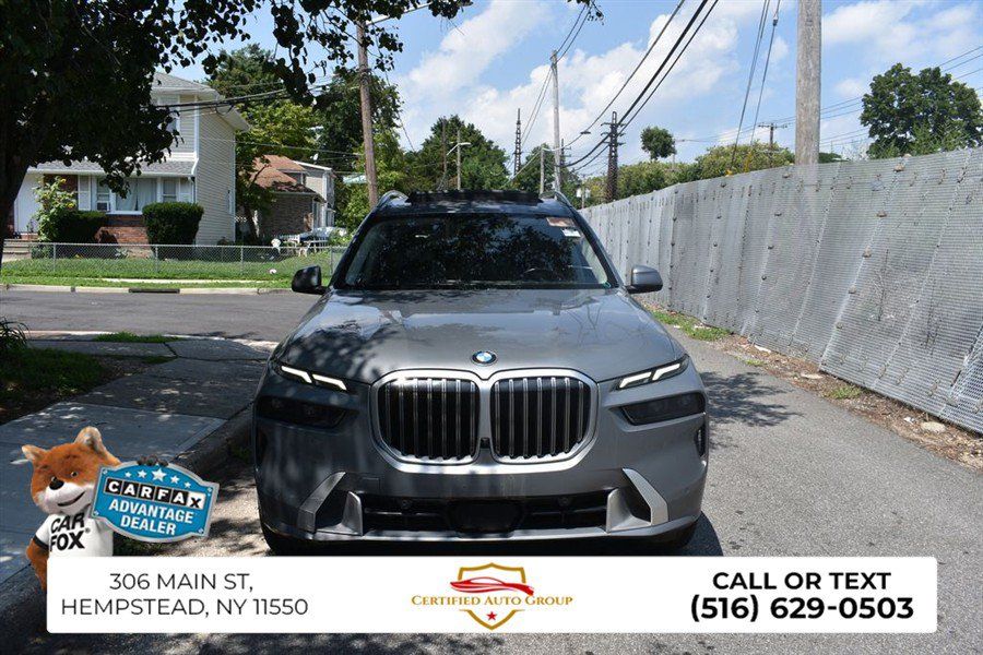 Used 2025 BMW X7 xDrive40i AWD/4WD image 2