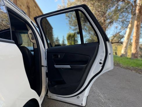 Used 2014 Ford Edge SEL w/ Equipment Group 205A AWD/4WD image 28