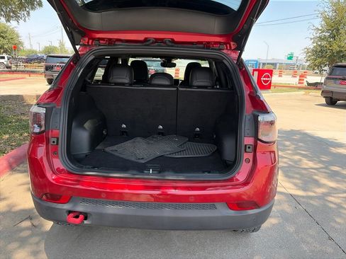 Used 2025 Jeep Compass Trailhawk AWD/4WD image 10