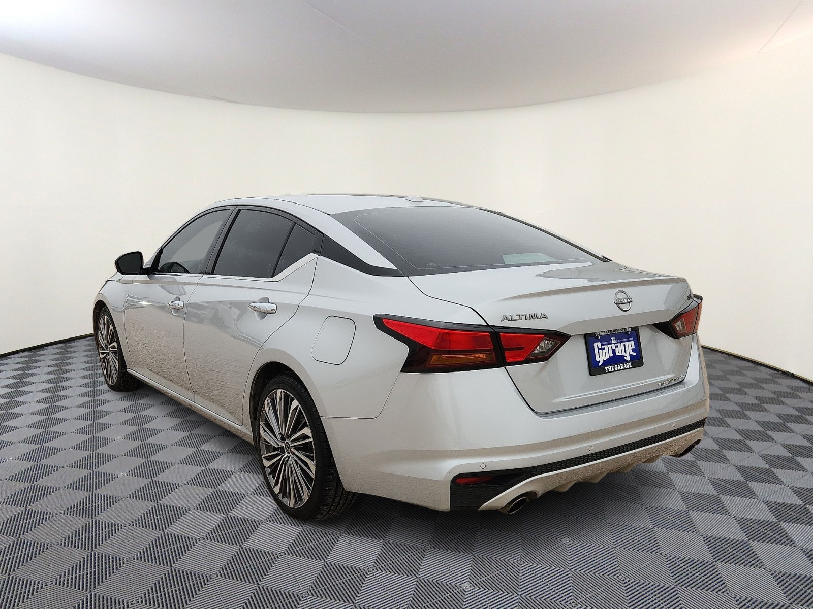 Used 2023 Nissan Altima 2.5 SL FWD image 3
