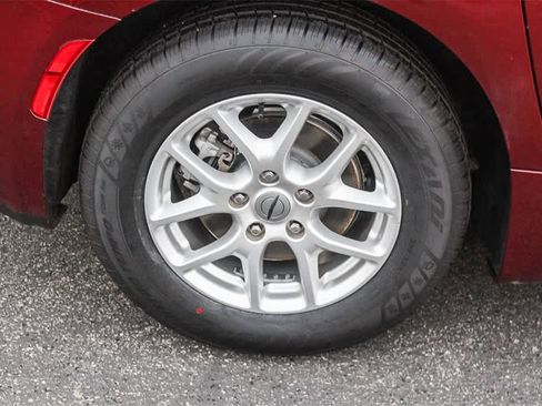 Used 2021 Chrysler Voyager Lxi image 12