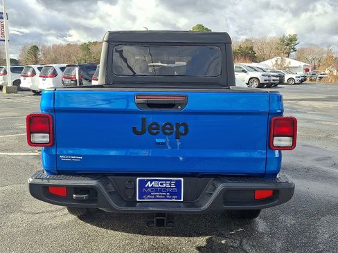 Certified 2023 Jeep Gladiator Sport image 5