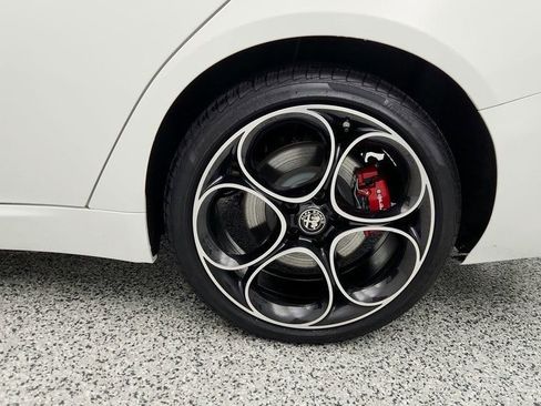 Used 2025 Alfa Romeo Giulia AWD w/ Veloce Package AWD image 9