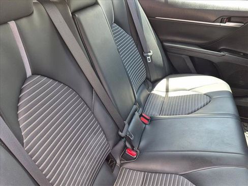 Used 2020 Toyota Camry SE w/ Blackout Package FWD image 18