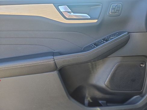 Used 2022 Ford Escape Titanium w/ Titanium Elite Package AWD/4WD image 12