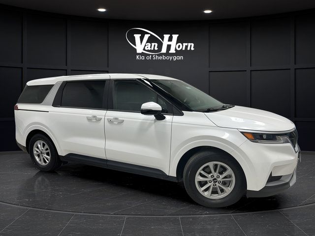 Used 2024 Kia Carnival LX FWD image 1