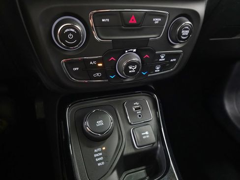 Used 2018 Jeep Compass Limited AWD/4WD image 23