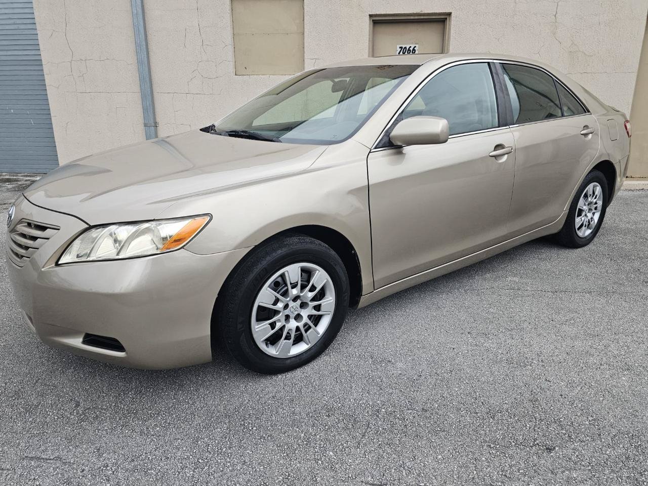 Used 2007 Toyota Camry LE FWD image 5
