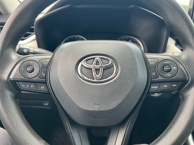 Used 2022 Toyota RAV4 XLE w/ Convenience Package AWD/4WD image 17