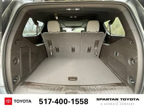 Used 2023 GMC Yukon XL SLT AWD/4WD image 23