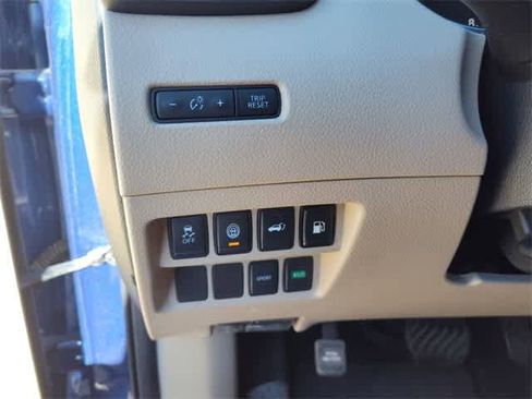 Used 2019 Nissan Rogue SV image 18