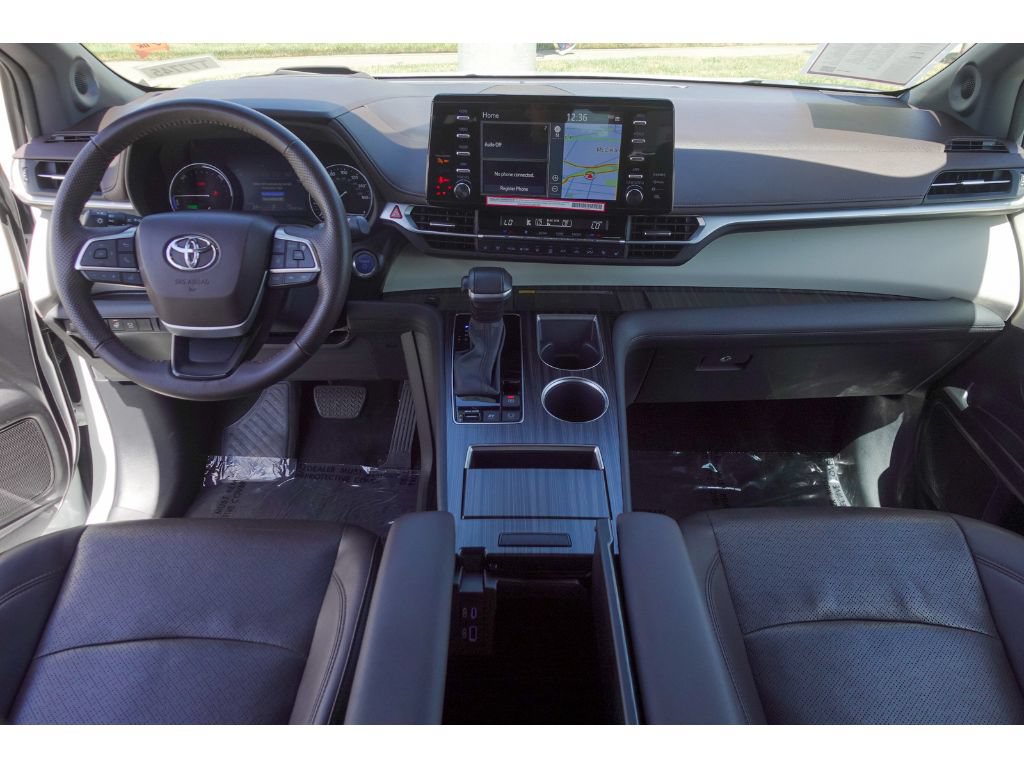 Certified 2024 Toyota Sienna Platinum FWD image 22