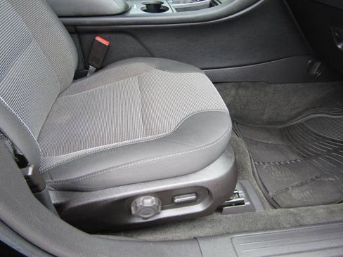 Used 2018 Ford Taurus SEL image 11