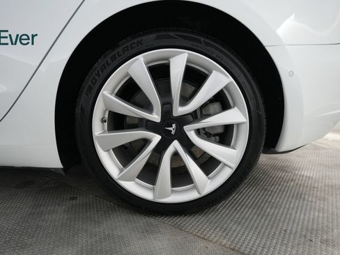 Used 2018 Tesla Model 3 Mid Range RWD image 9