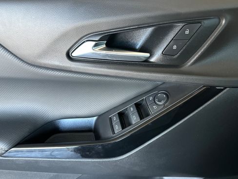Used 2025 Chevrolet Equinox LT AWD/4WD image 11