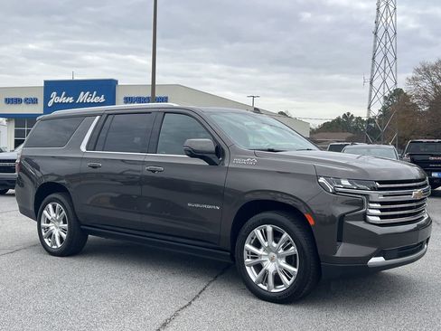 Used 2021 Chevrolet Suburban High Country w/ Premium Package image 31