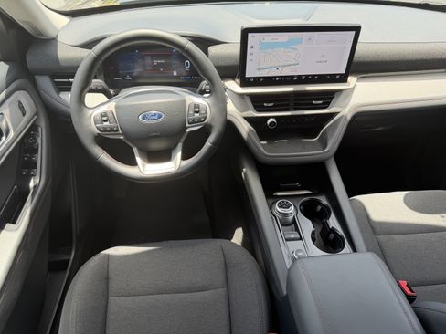 Used 2025 Ford Explorer Active RWD image 17